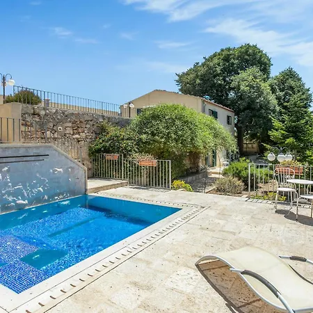 Stunning In With Kitchen * Ragusa