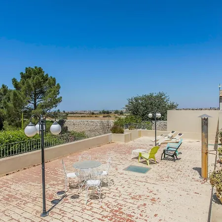 בית נופש Stunning In With Kitchen *