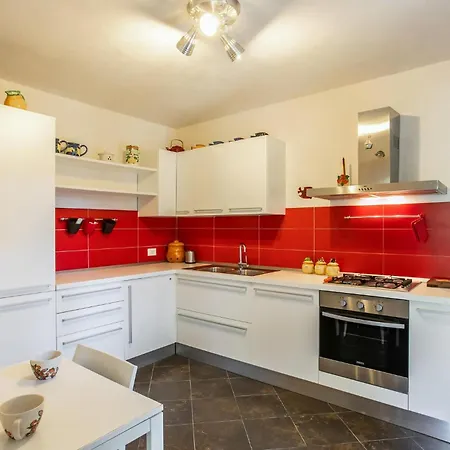 בית נופש Stunning In With Kitchen רגוזה