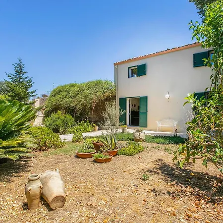 Stunning In With Kitchen בית נופש